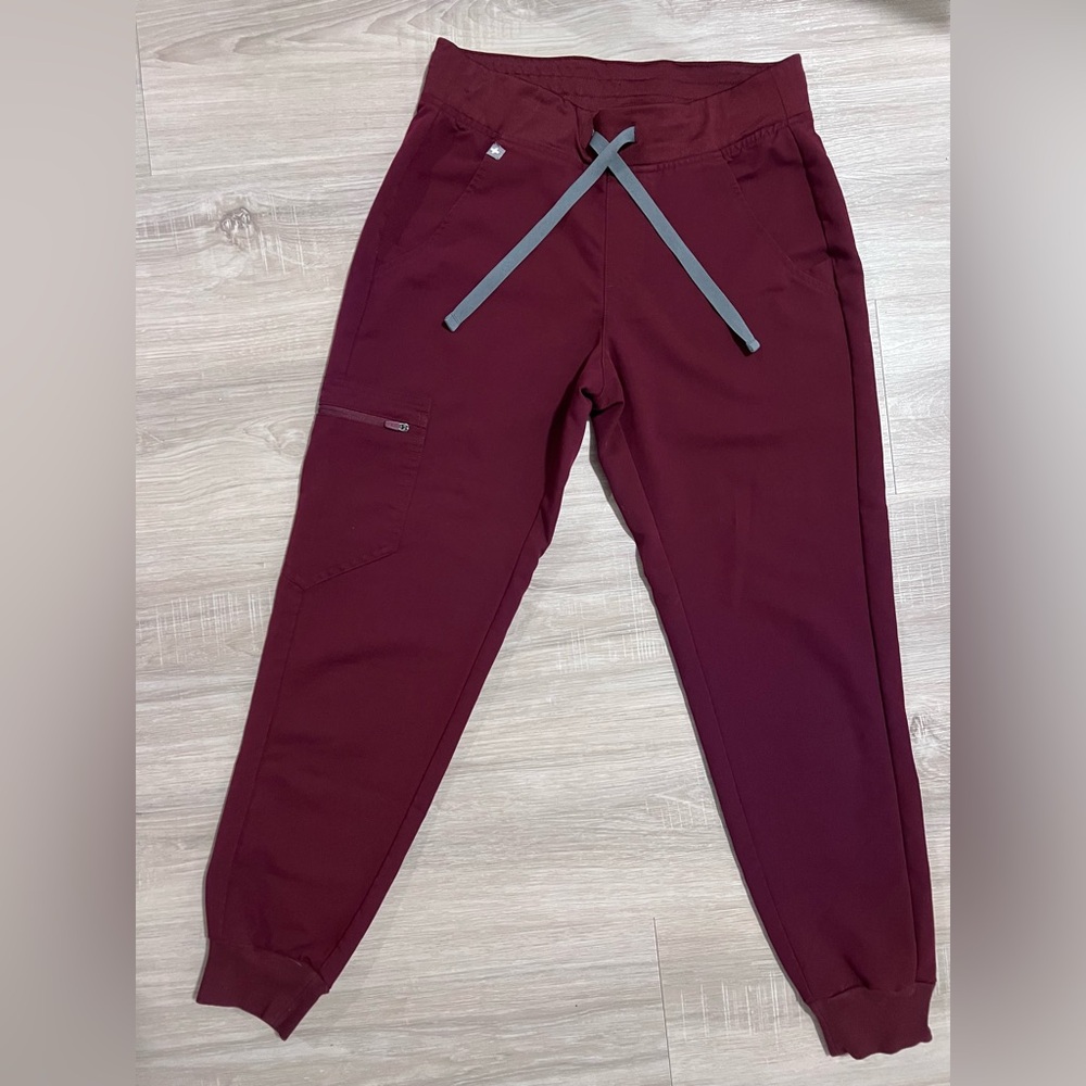 ✨Figs Burgundy scrub pants with Gray Accent drawstrings